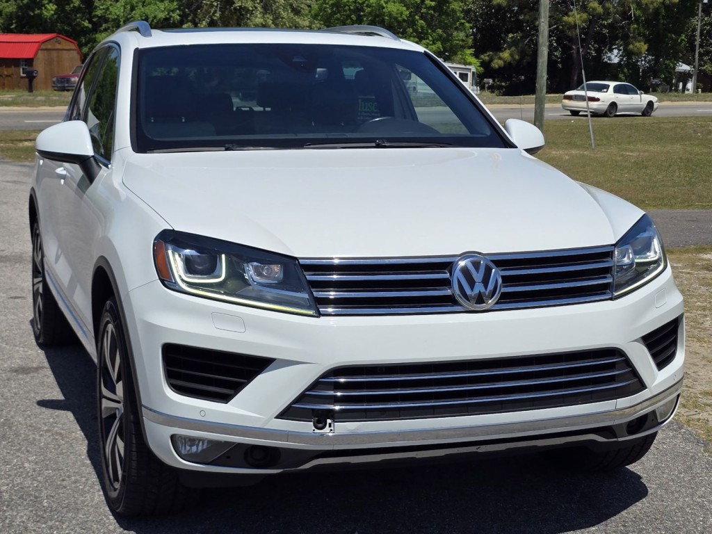 2017 Volkswagen Touareg Image 4