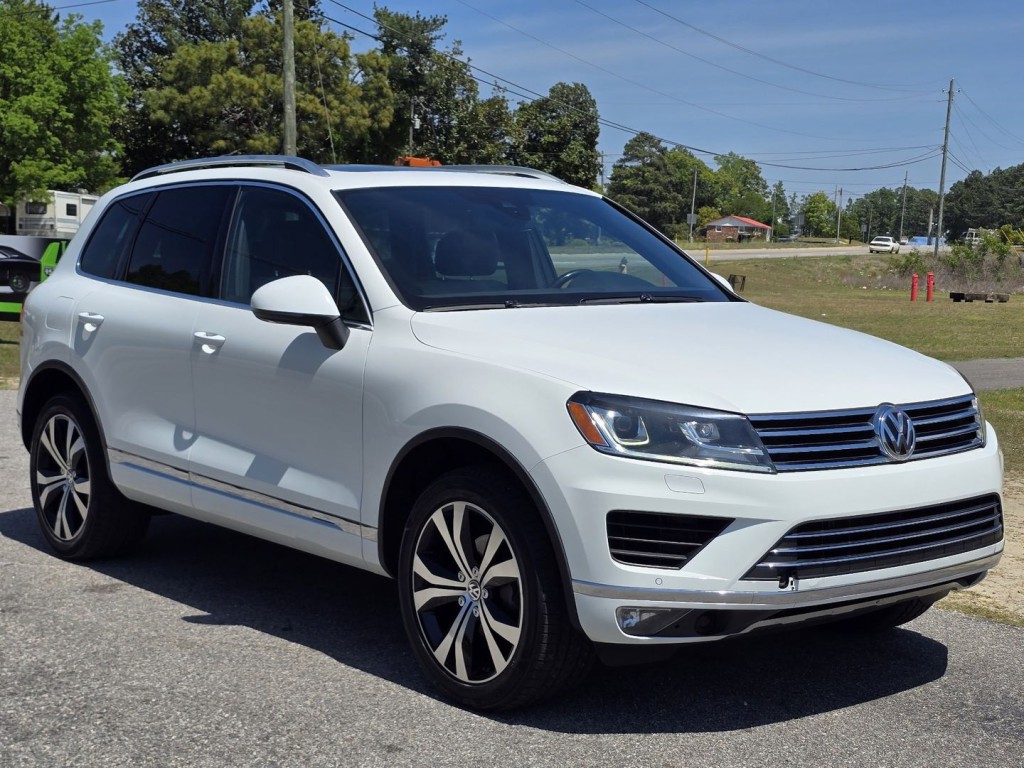 2017 Volkswagen Touareg Image 5