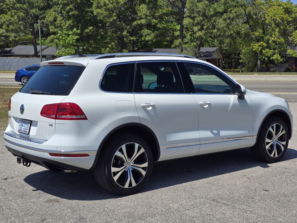 2017 Volkswagen Touareg Image 6