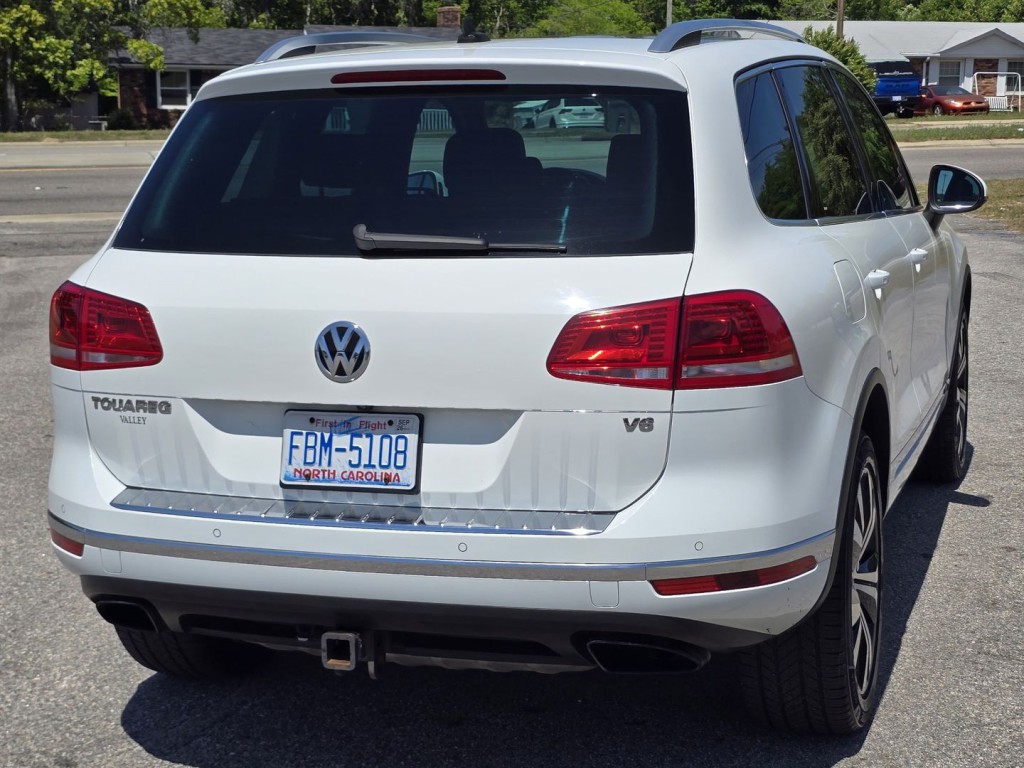 2017 Volkswagen Touareg Image 7