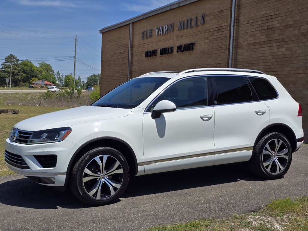 2017 Volkswagen Touareg Image 12