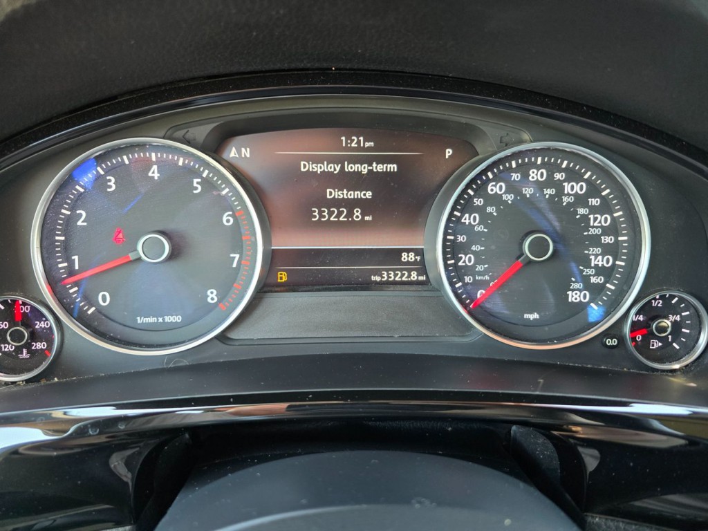 2017 Volkswagen Touareg Image 17