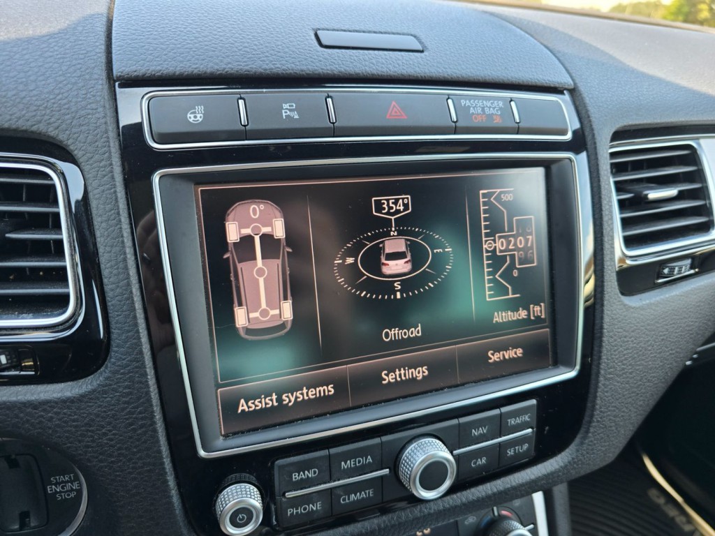 2017 Volkswagen Touareg Image 18
