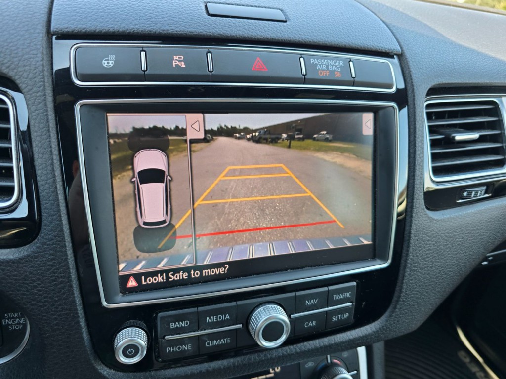 2017 Volkswagen Touareg Image 19
