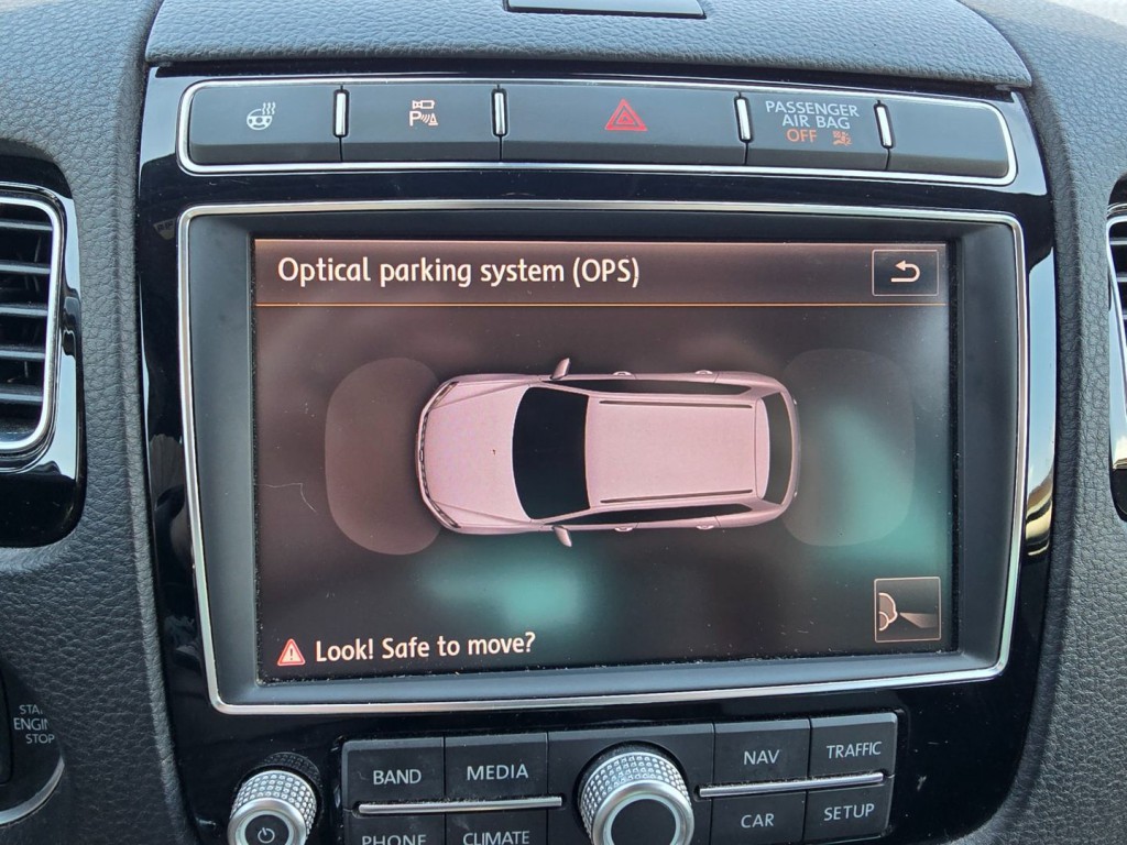 2017 Volkswagen Touareg Image 21