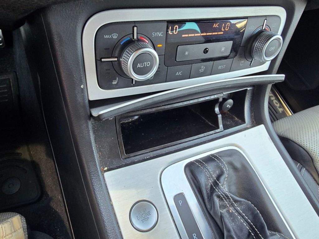 2017 Volkswagen Touareg Image 29