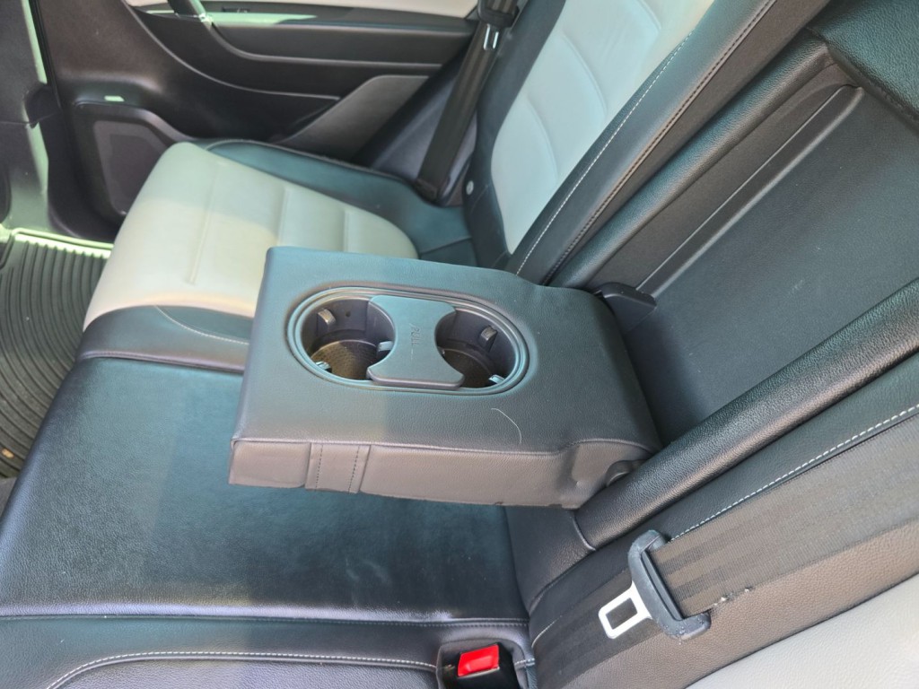 2017 Volkswagen Touareg Image 35