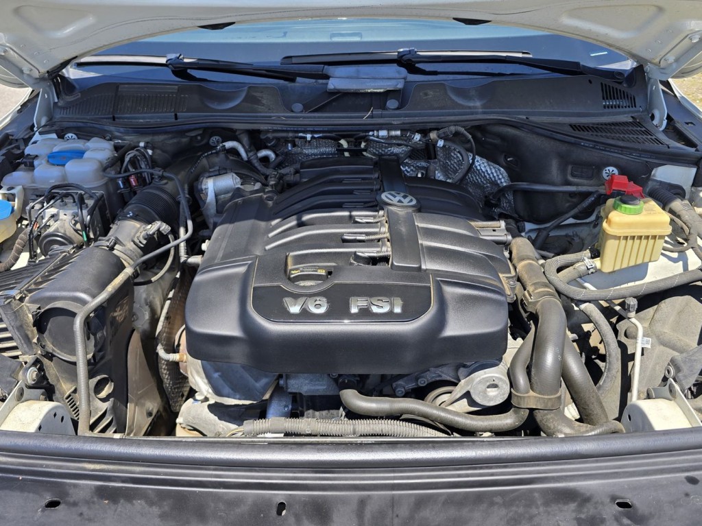 2017 Volkswagen Touareg Image 50