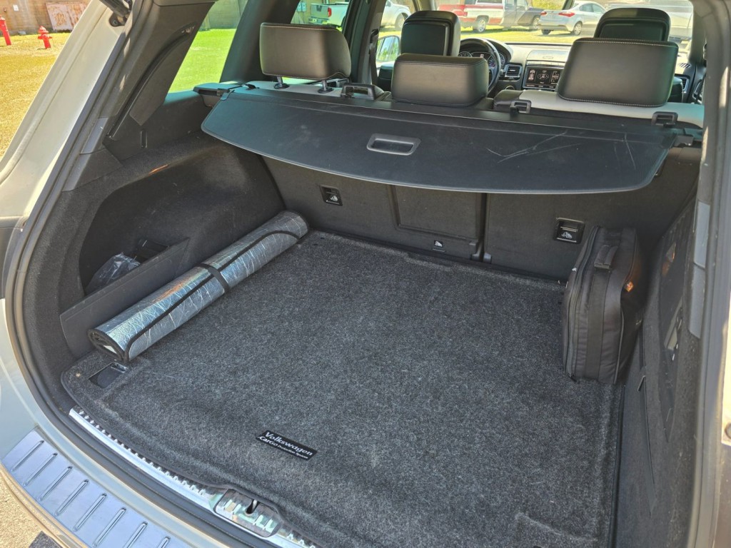2017 Volkswagen Touareg Image 52