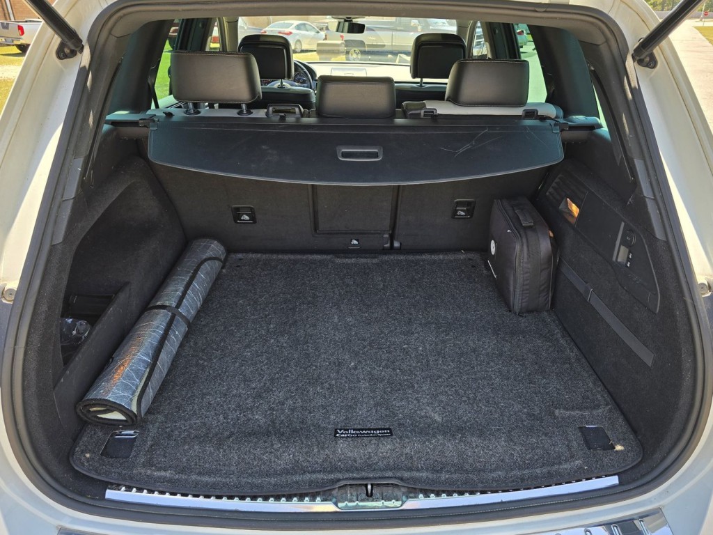 2017 Volkswagen Touareg Image 53