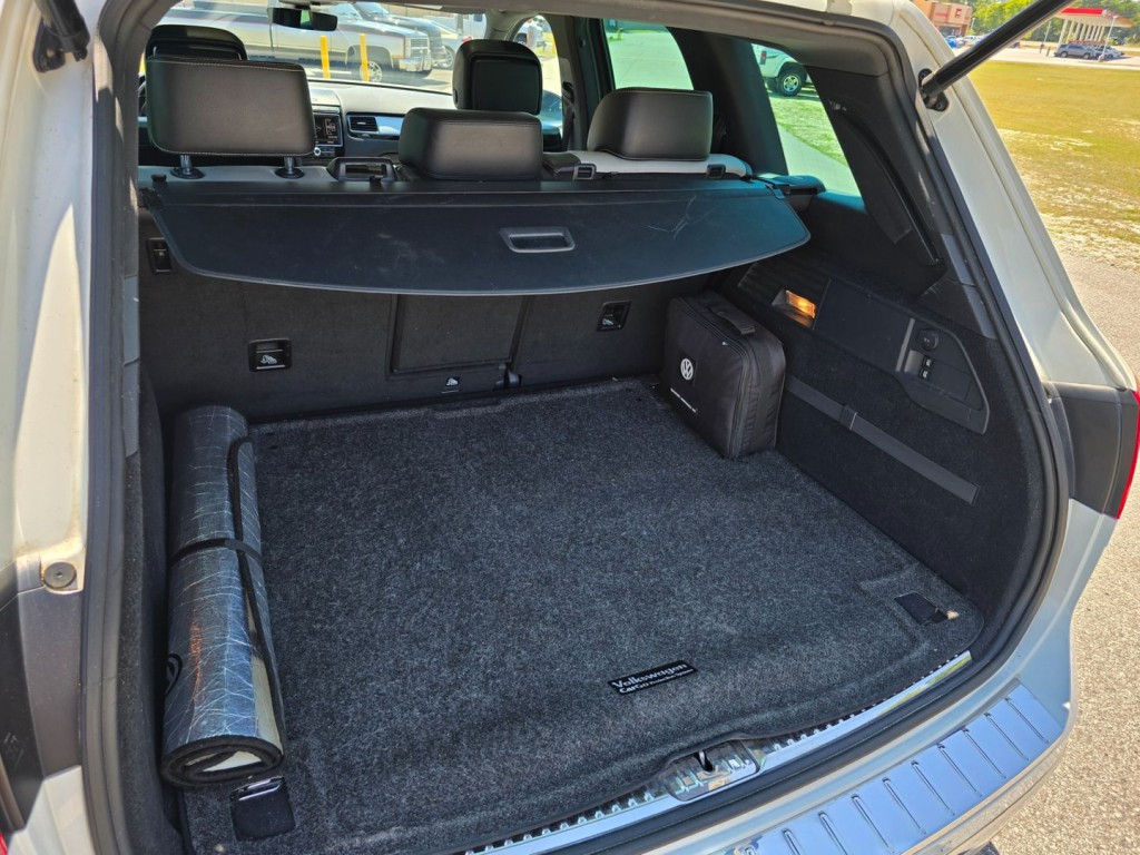 2017 Volkswagen Touareg Image 54