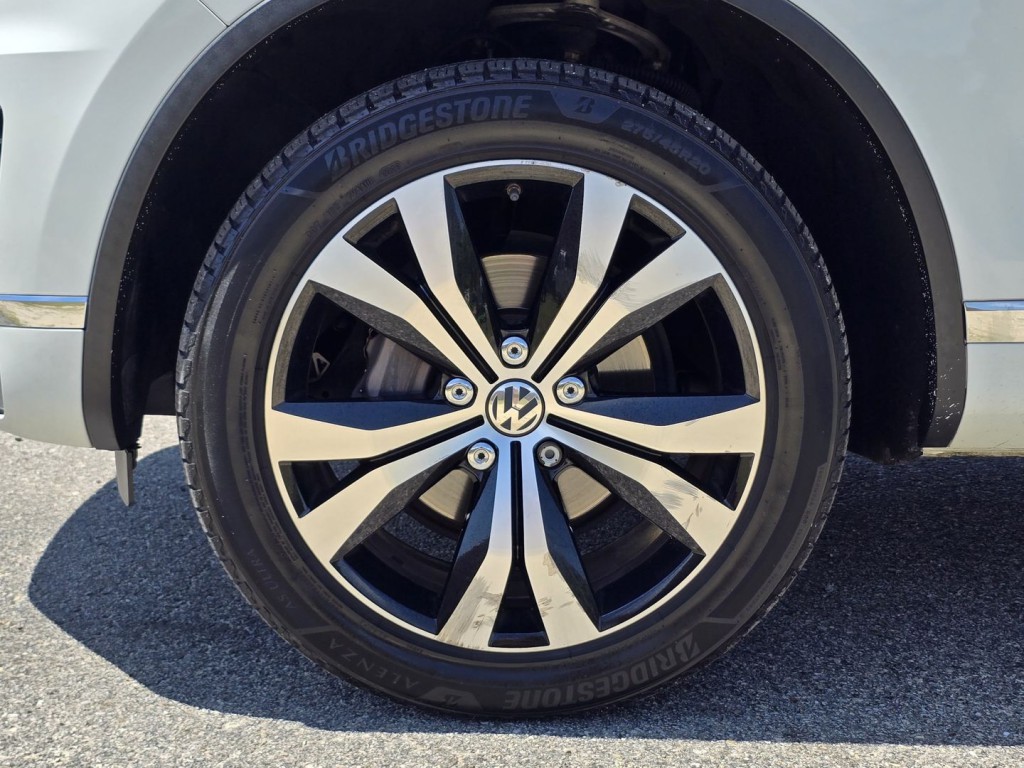 2017 Volkswagen Touareg Image 55