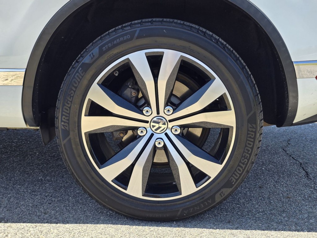 2017 Volkswagen Touareg Image 56
