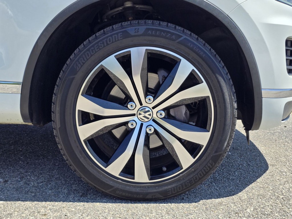 2017 Volkswagen Touareg Image 58