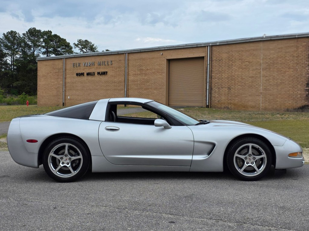 2002 Chevrolet Corvette Image 6