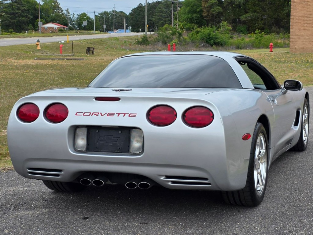 2002 Chevrolet Corvette Image 8