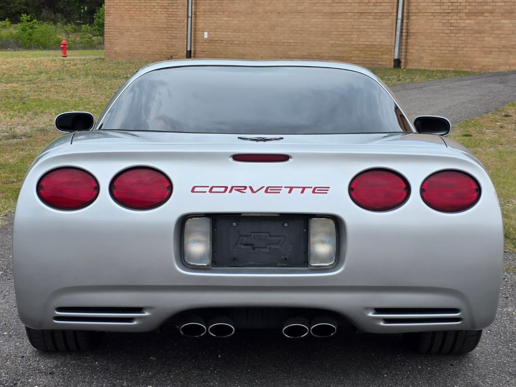 2002 Chevrolet Corvette Image 9