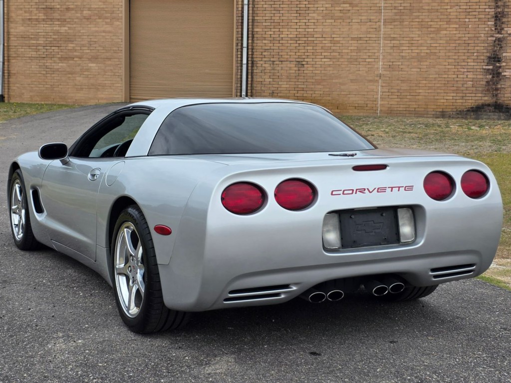 2002 Chevrolet Corvette Image 10