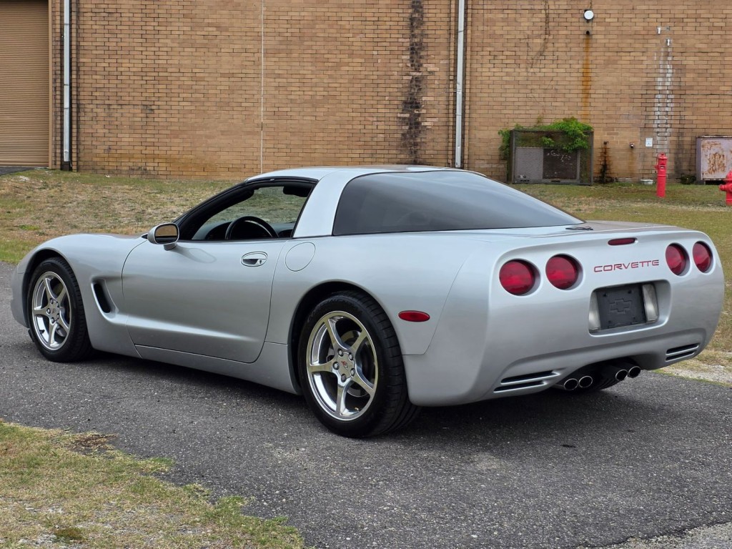 2002 Chevrolet Corvette Image 11