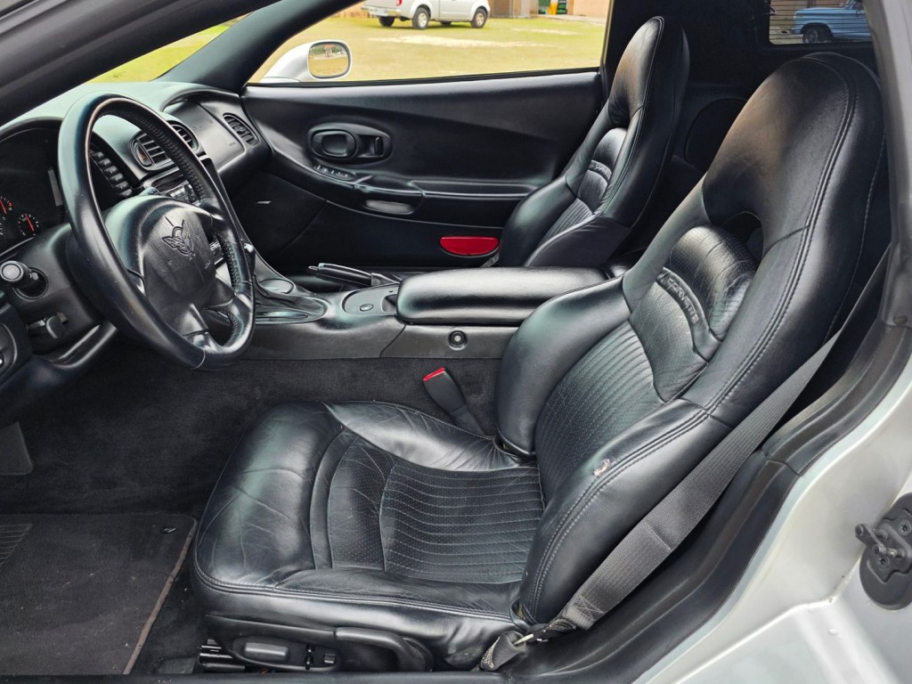 2002 Chevrolet Corvette Image 15