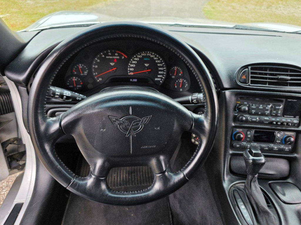 2002 Chevrolet Corvette Image 17