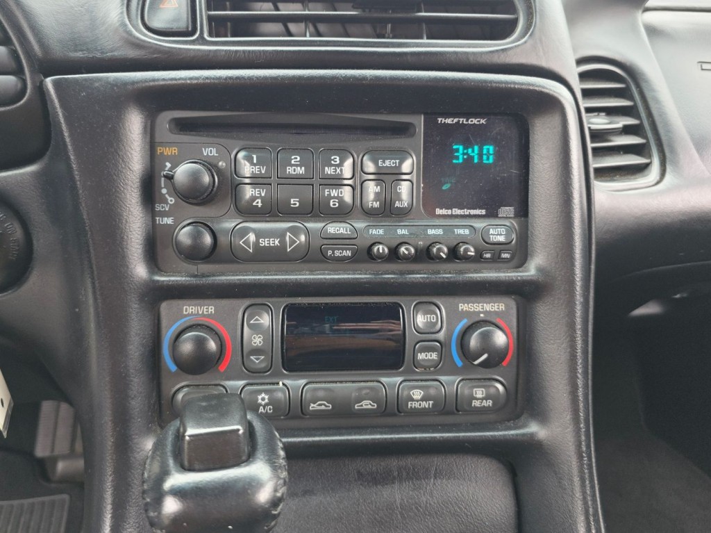 2002 Chevrolet Corvette Image 20