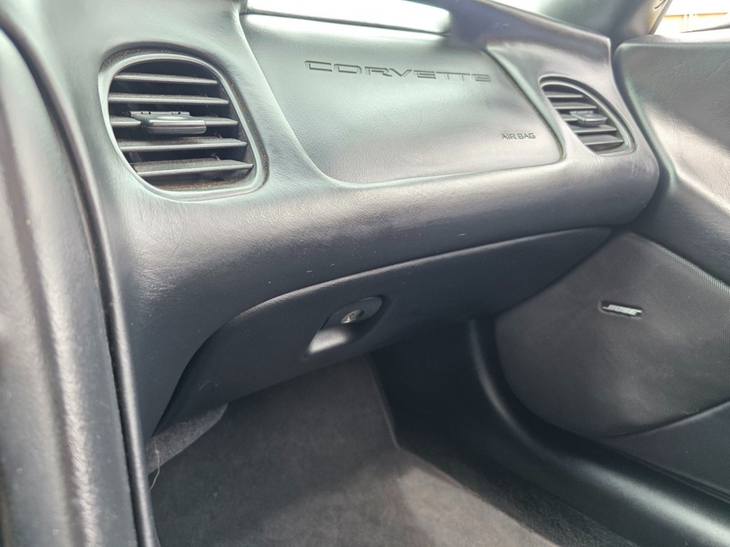 2002 Chevrolet Corvette Image 22