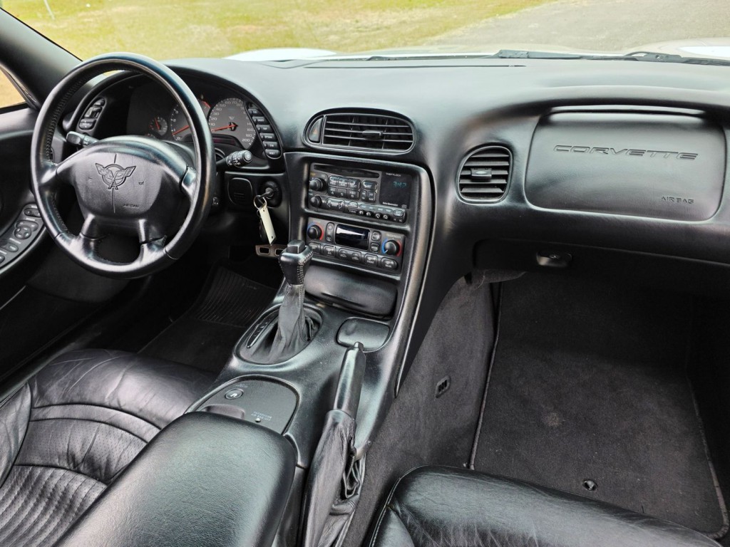 2002 Chevrolet Corvette Image 32