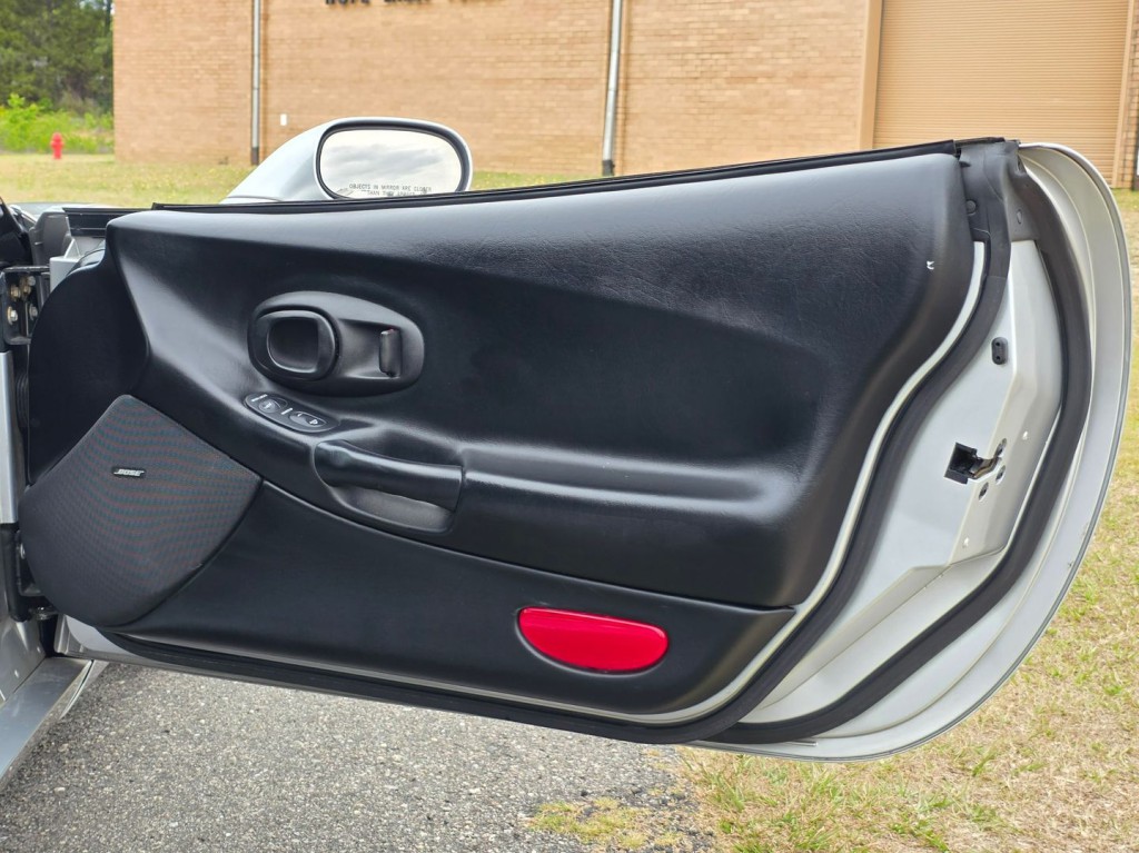 2002 Chevrolet Corvette Image 38
