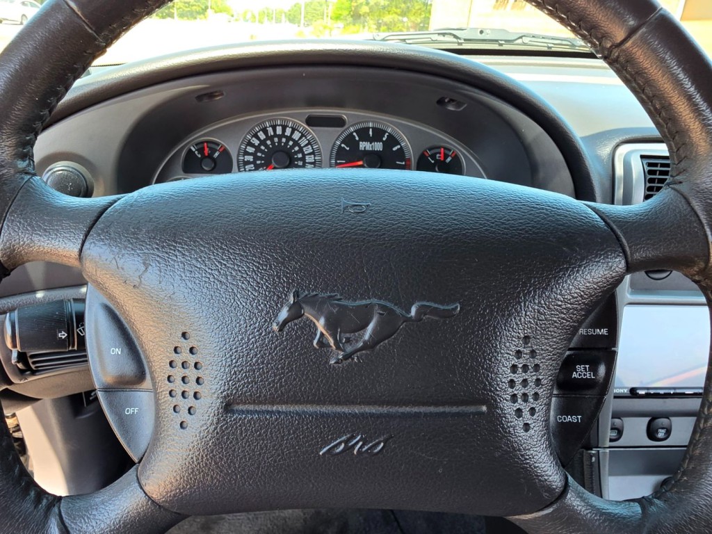 2003 Ford Mustang Image 18