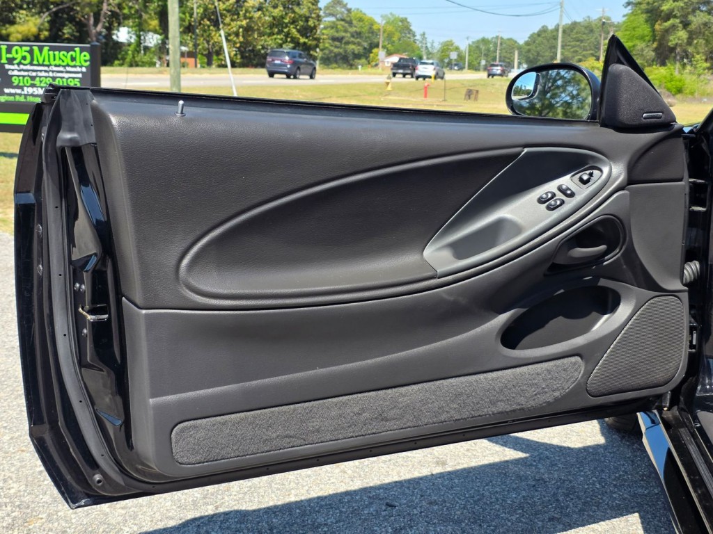 2003 Ford Mustang Image 38