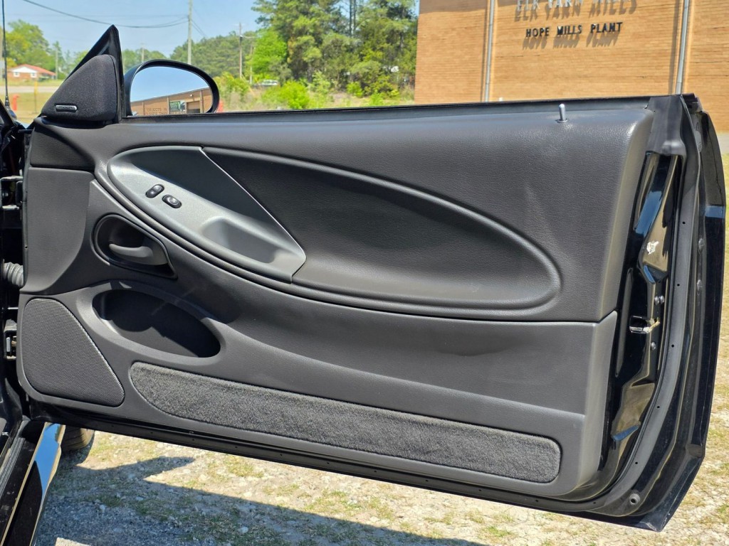 2003 Ford Mustang Image 39