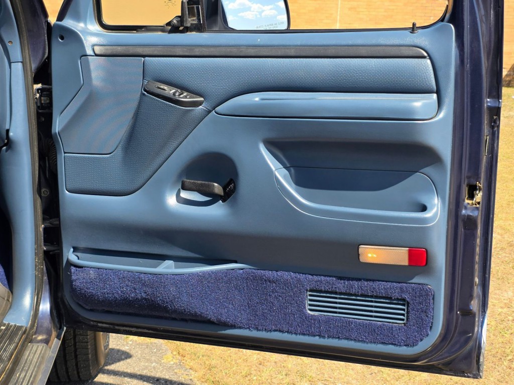 1995 Ford F-150 Image 38