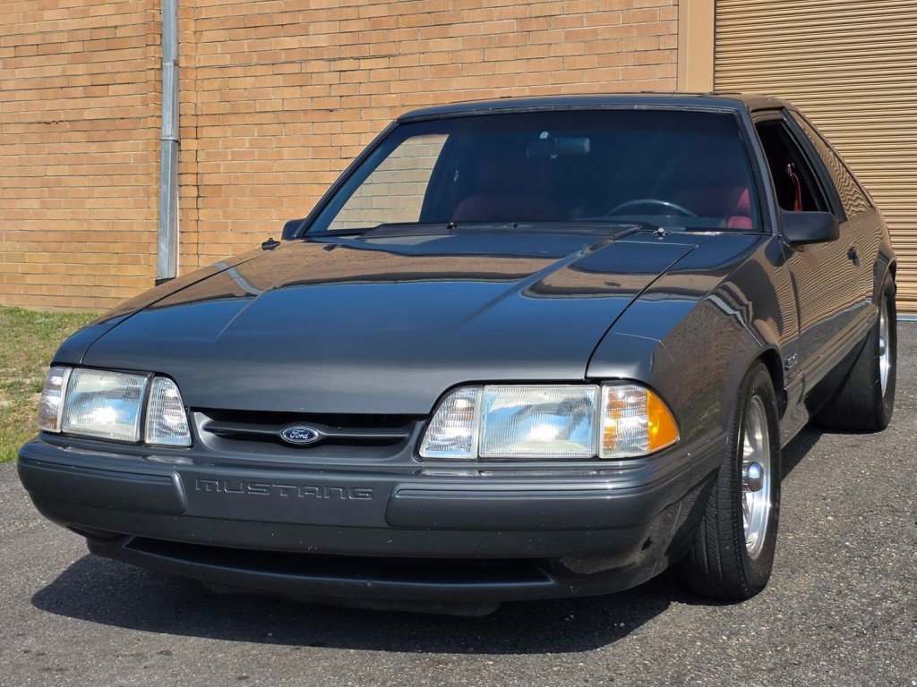 1989 Ford Mustang Image 2