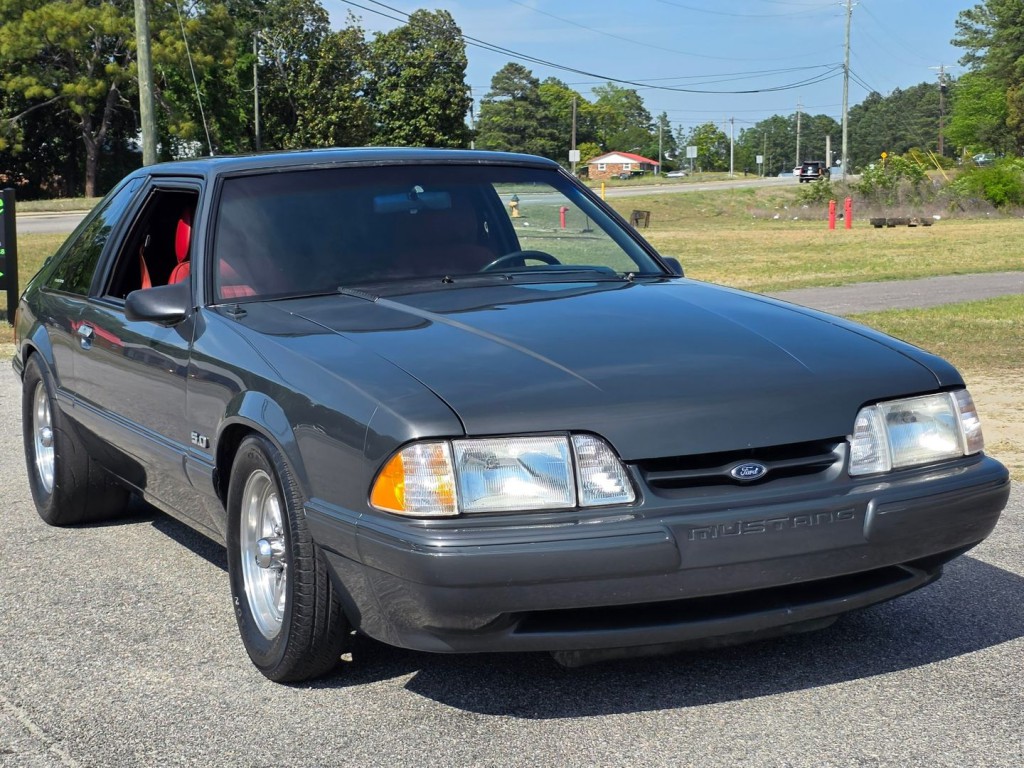 1989 Ford Mustang Image 4