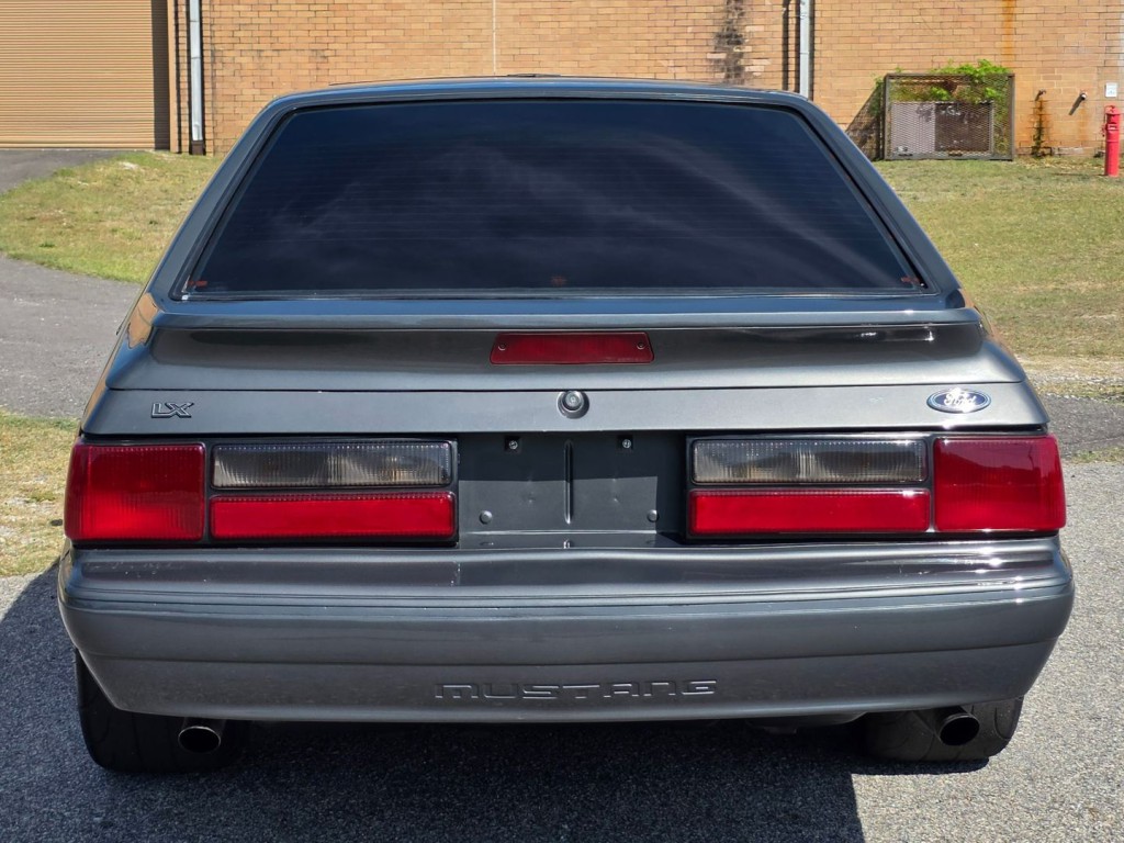 1989 Ford Mustang Image 9