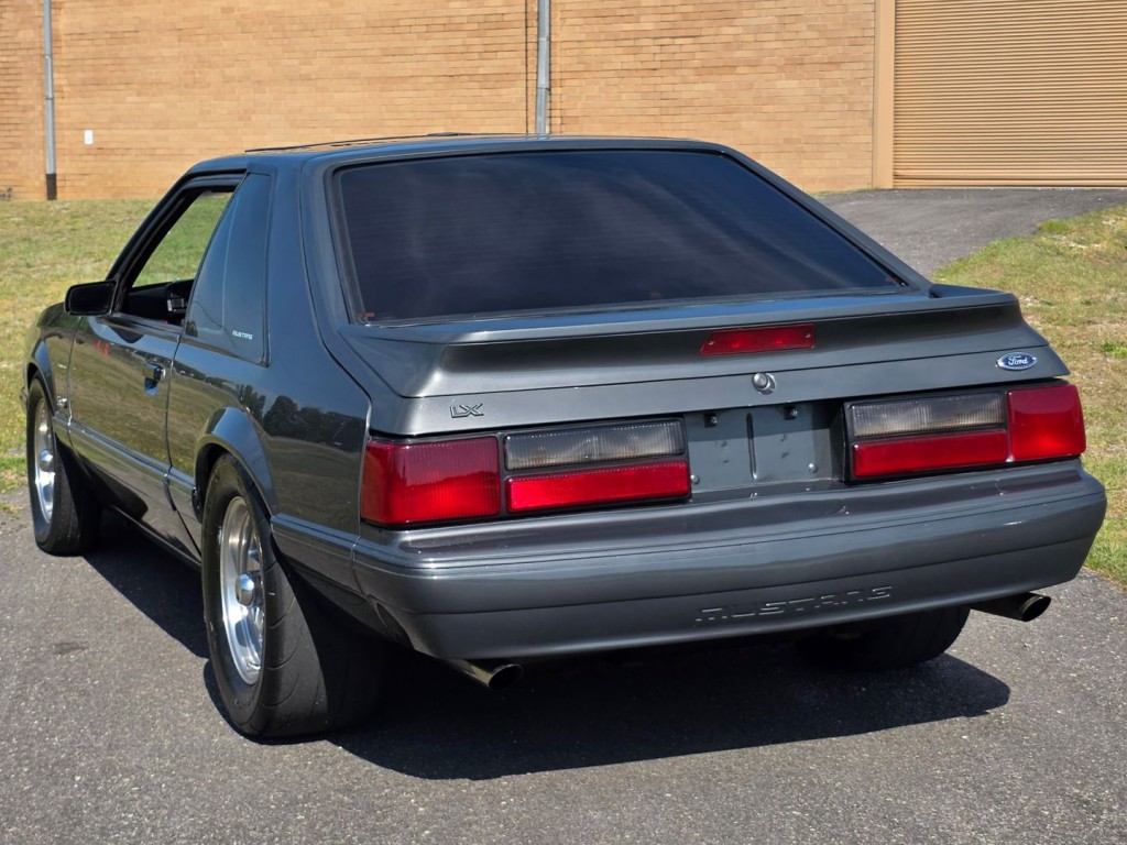 1989 Ford Mustang Image 10