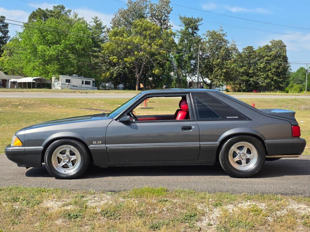 1989 Ford Mustang Image 12