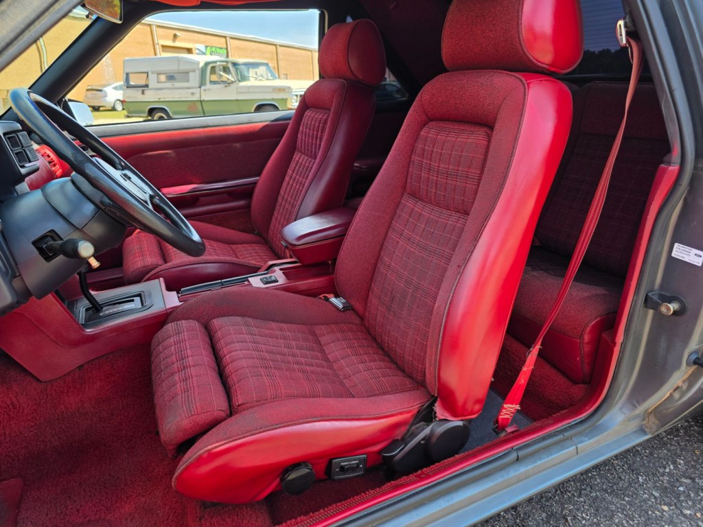 1989 Ford Mustang Image 14