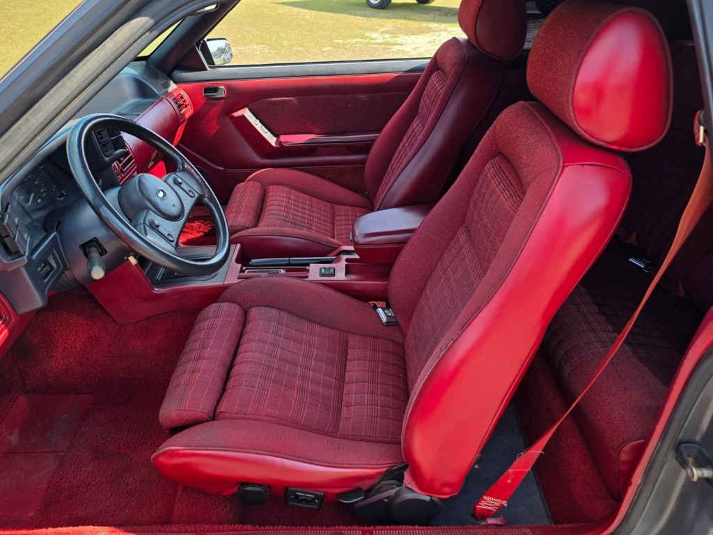 1989 Ford Mustang Image 15