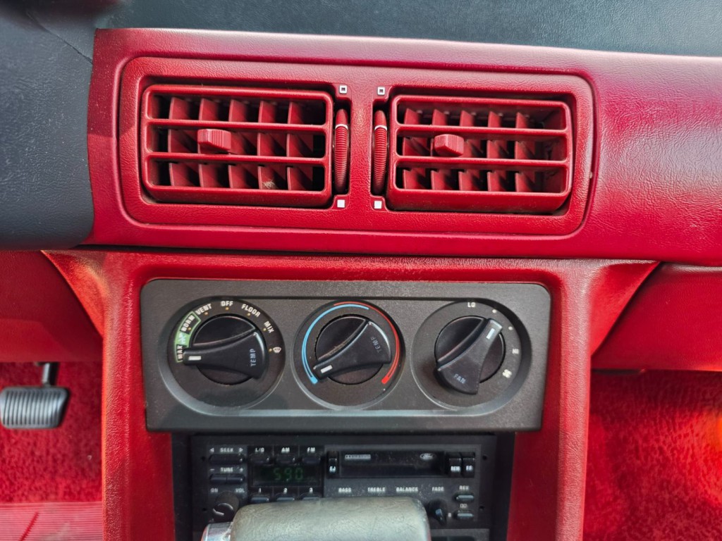 1989 Ford Mustang Image 20