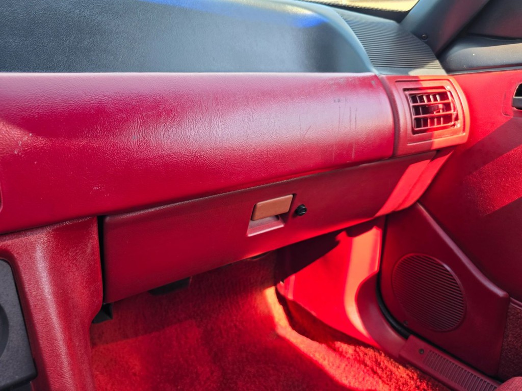 1989 Ford Mustang Image 23