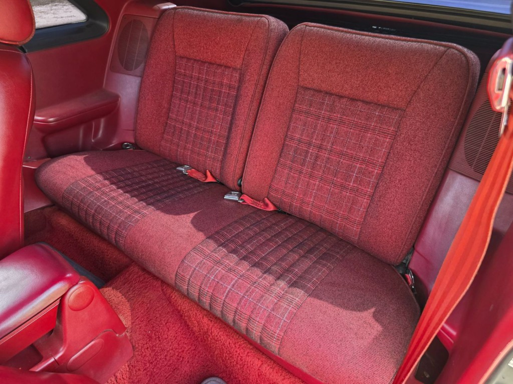 1989 Ford Mustang Image 28