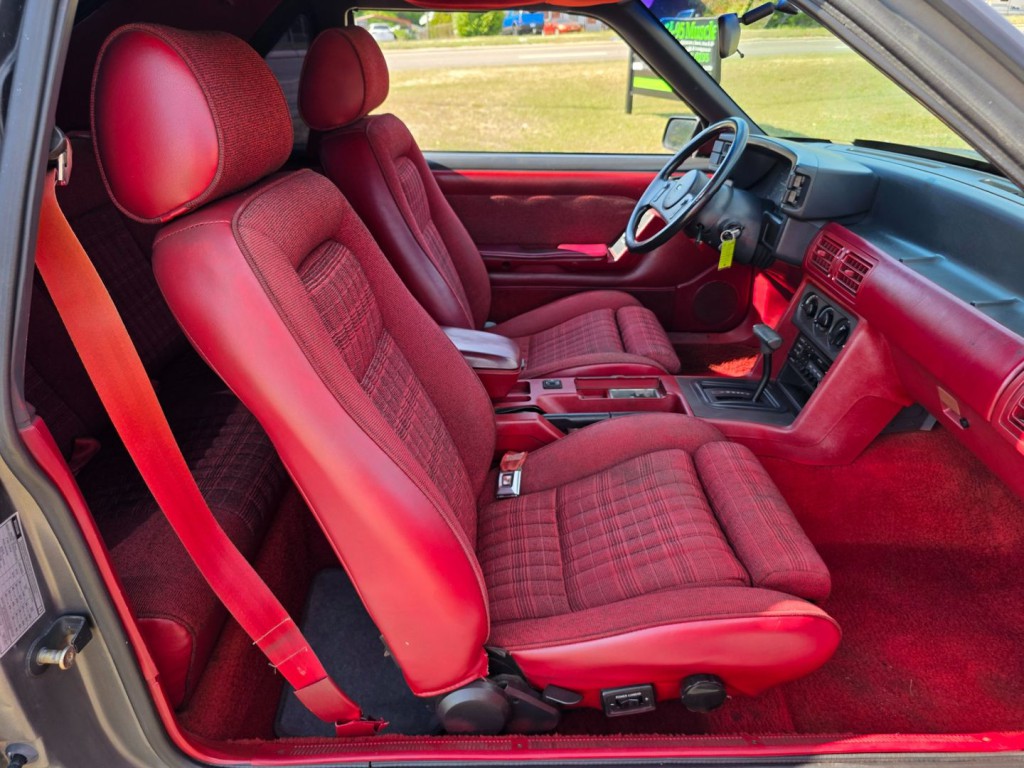 1989 Ford Mustang Image 31