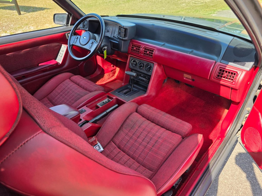 1989 Ford Mustang Image 32