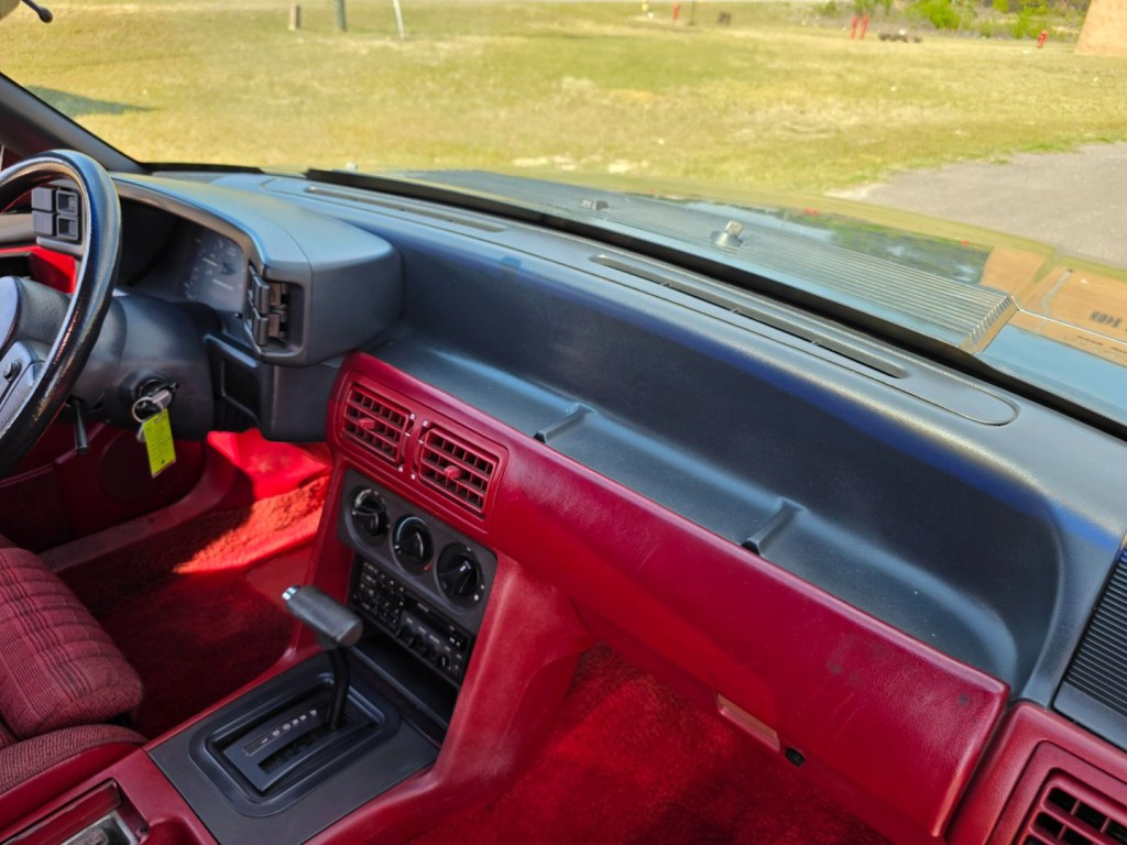 1989 Ford Mustang Image 34
