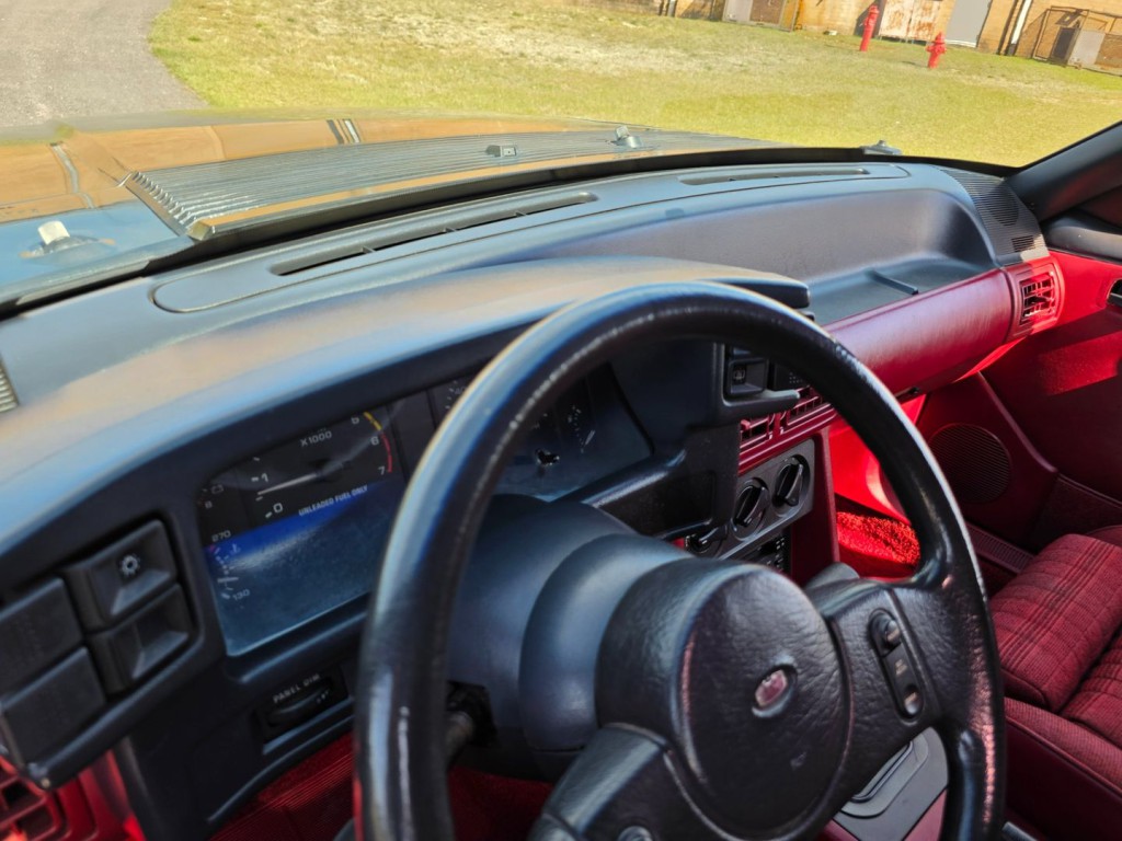 1989 Ford Mustang Image 35