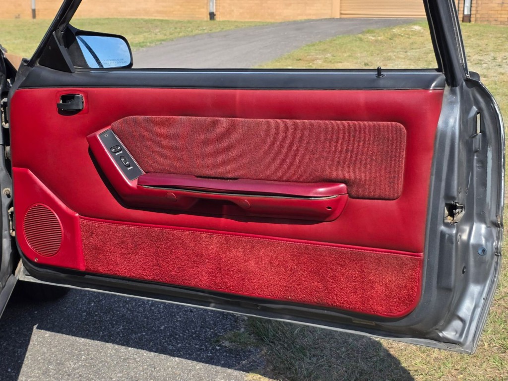 1989 Ford Mustang Image 39