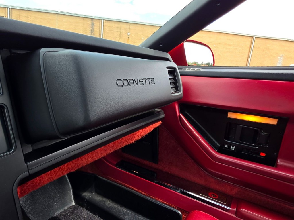 1985 Chevrolet Corvette Image 22