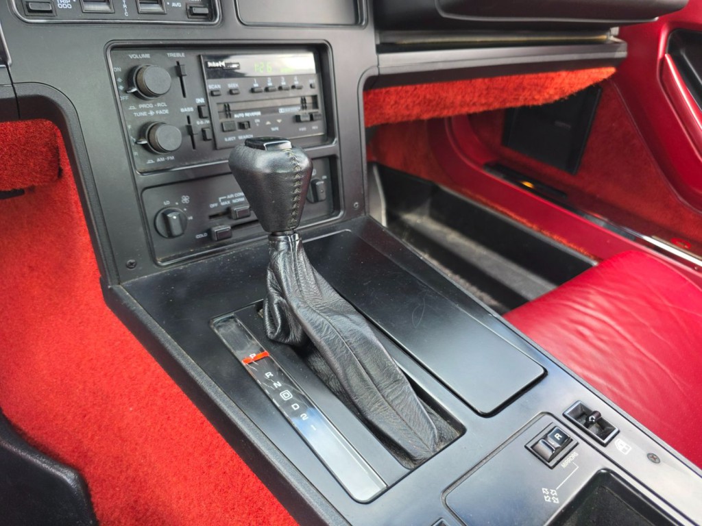 1985 Chevrolet Corvette Image 23